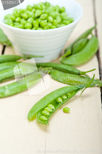 Image of hearthy fresh green peas 