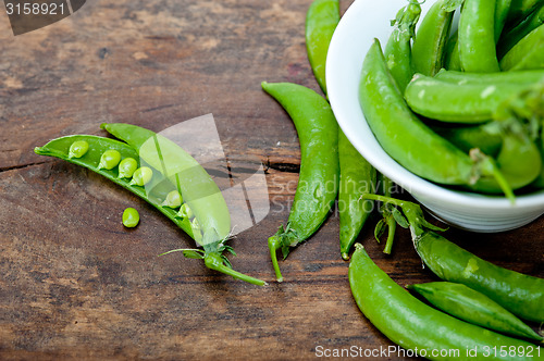Image of hearthy fresh green peas 