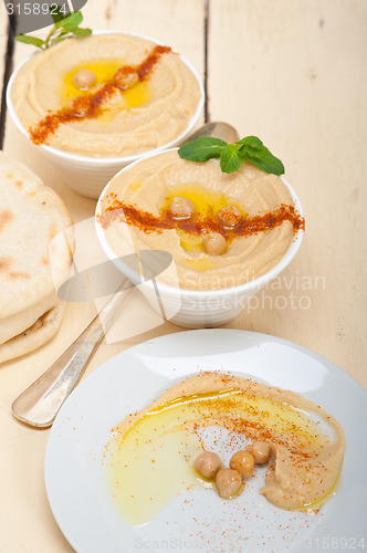 Image of Hummus with pita bread 