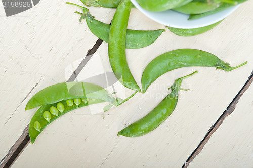 Image of hearthy fresh green peas 