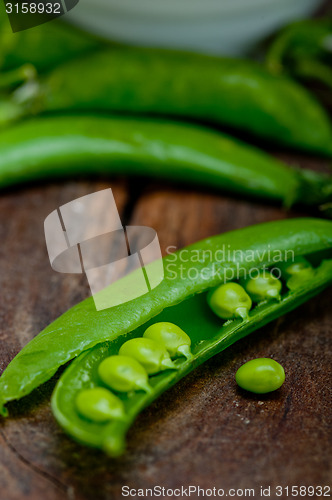 Image of hearthy fresh green peas 