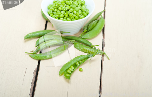 Image of hearthy fresh green peas 