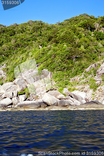 Image of asia   coastline bay isle     rocks  froth foam  