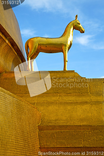 Image of siddharta   in the temple horse   step     wat  palaces   