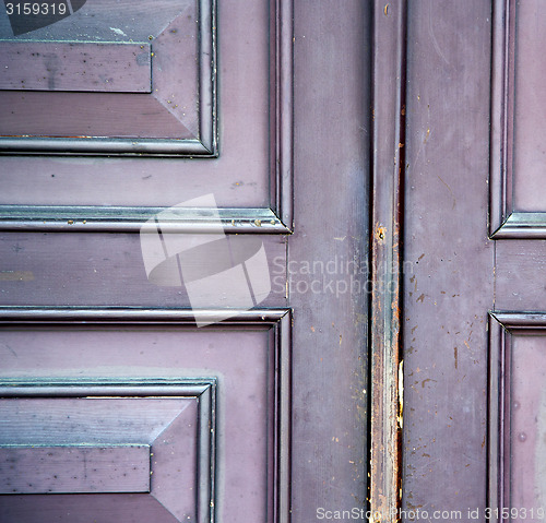 Image of abstract samarate   rusty  br  brown k  in a  door curch  closed