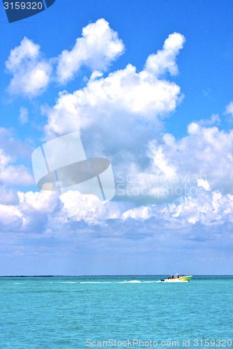 Image of boat  wave   mexico froath and blue  