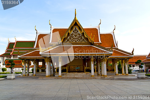 Image of gold    temple   in   bangkok  plant