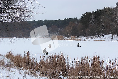 Image of fishermen in the winter fishing