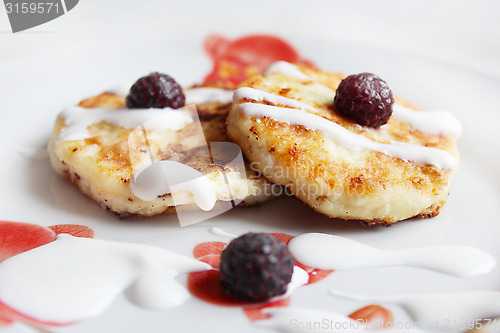 Image of cheese cakes on the plate with raspberry