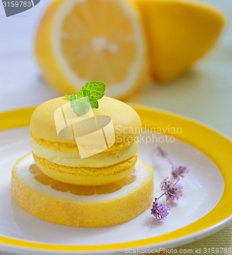 Image of yellow lemon macaron
