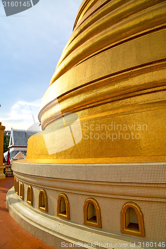 Image of gold    temple   in   bangkok  thailand 