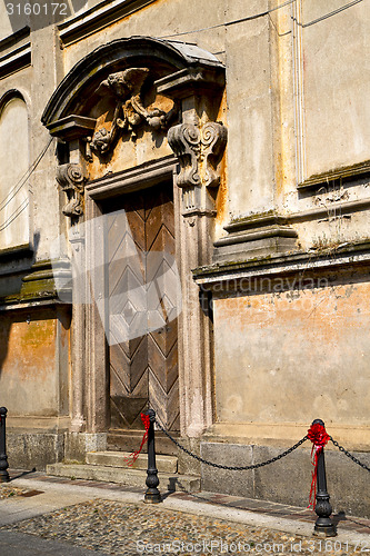 Image of  italy  lombardy     in  the santo antonino    church  closed br