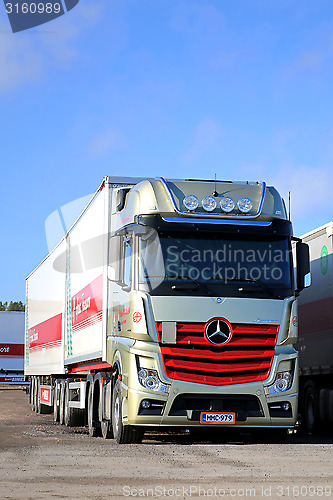 Image of Gold and Red Mercedes-Benz Actros 2551 Truck