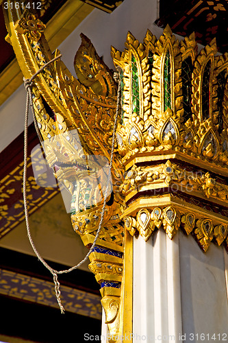 Image of  pavement gold    temple   in   rope