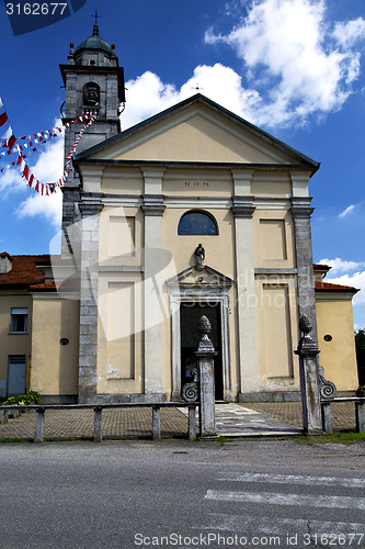 Image of in  the solbiate arno  old   church  closed brick  sidewalk ital