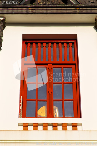 Image of window   in  gold    temple    