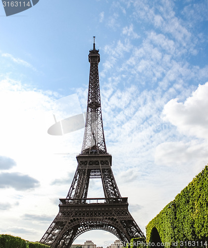 Image of Eiffel Tower in Paris, France.