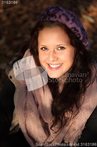 Image of girl in beret looks upwards