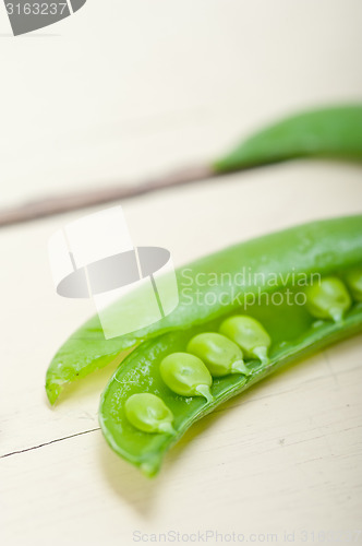 Image of hearthy fresh green peas 