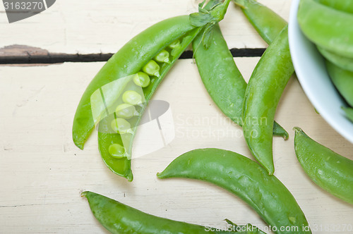 Image of hearthy fresh green peas 