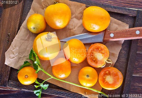 Image of yellow tomato