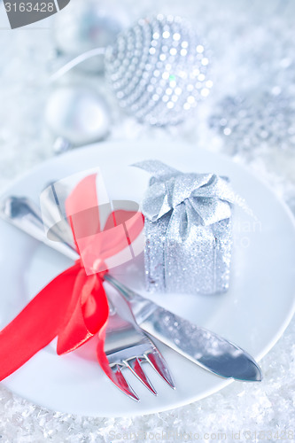 Image of fork and knife on plate