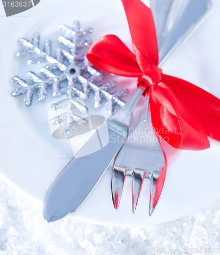 Image of fork and knife on plate
