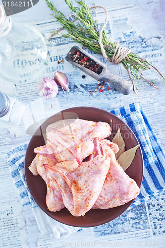 Image of raw chicken wings