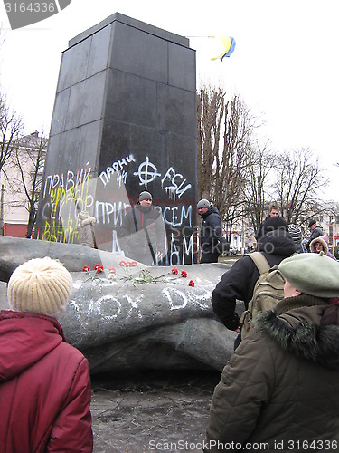 Image of thrown big monument to Lenin in February 22, 2014