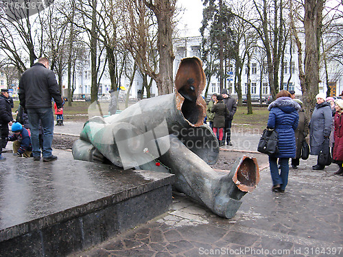 Image of thrown big monument to Lenin in Chernihiv in 2014