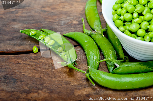 Image of hearthy fresh green peas 