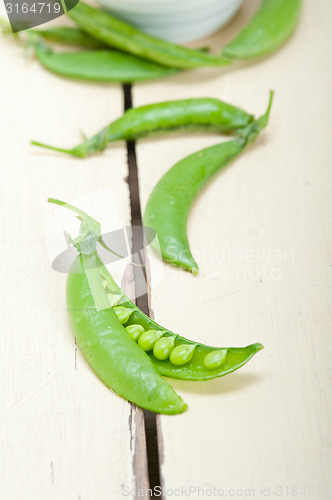 Image of hearthy fresh green peas 