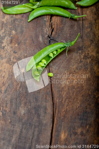 Image of hearthy fresh green peas 