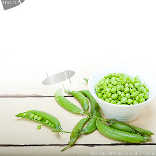 Image of hearthy fresh green peas 