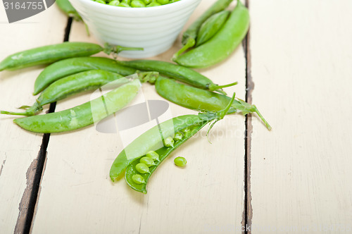 Image of hearthy fresh green peas 
