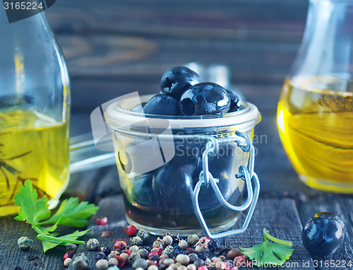 Image of oil and olives