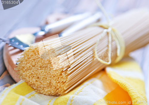 Image of raw spaghetti