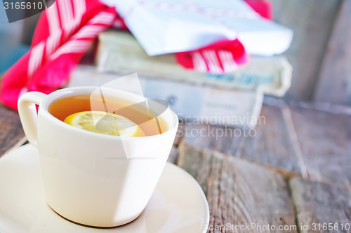 Image of tea with lemon in cup