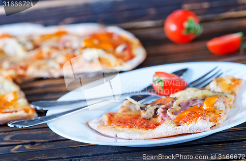 Image of fresh pizza
