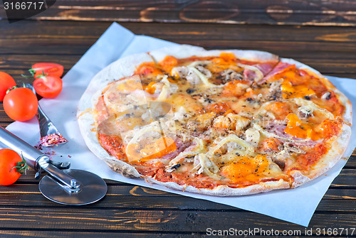 Image of fresh pizza
