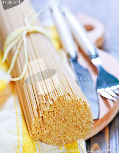 Image of raw spaghetti