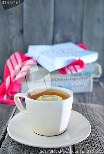 Image of tea with lemon in cup