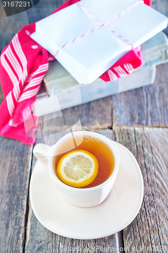 Image of tea with lemon in cup