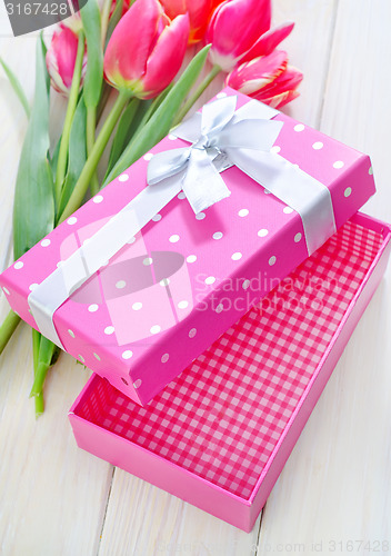 Image of box for present
