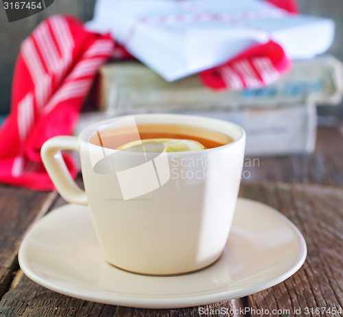 Image of tea with lemon in cup