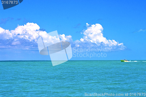 Image of boat  wave  in mexico  