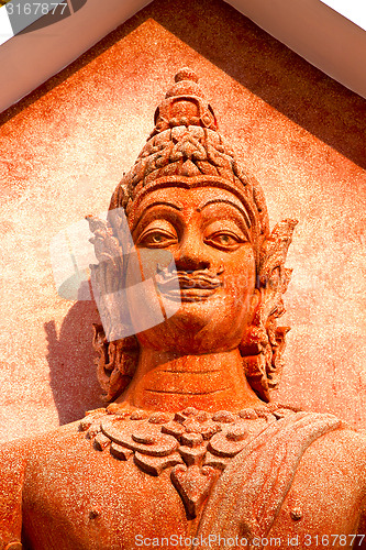 Image of siddharta   in the temple face cross        step     wat  palace