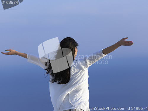 Image of young woman enjoy sunset