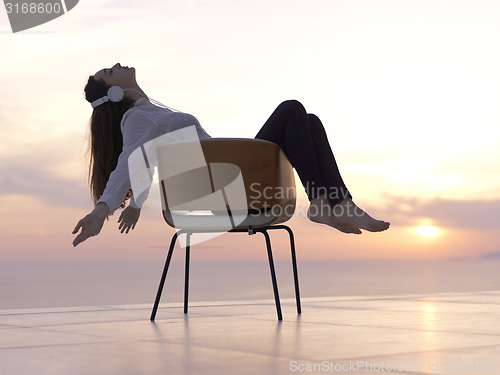 Image of young woman enjoy sunset