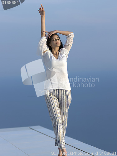 Image of young woman enjoy sunset